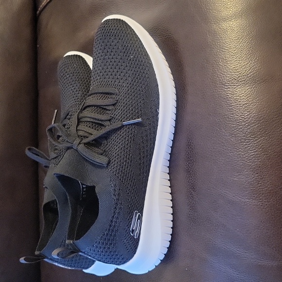 Unisex sketches, size 10 us only use once. - Picture 3 of 5